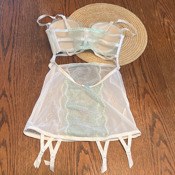 Victoria’s Secret’s Chic Flattering Cutout Bra Mesh Corset Size 34C - Picture 2 of 8